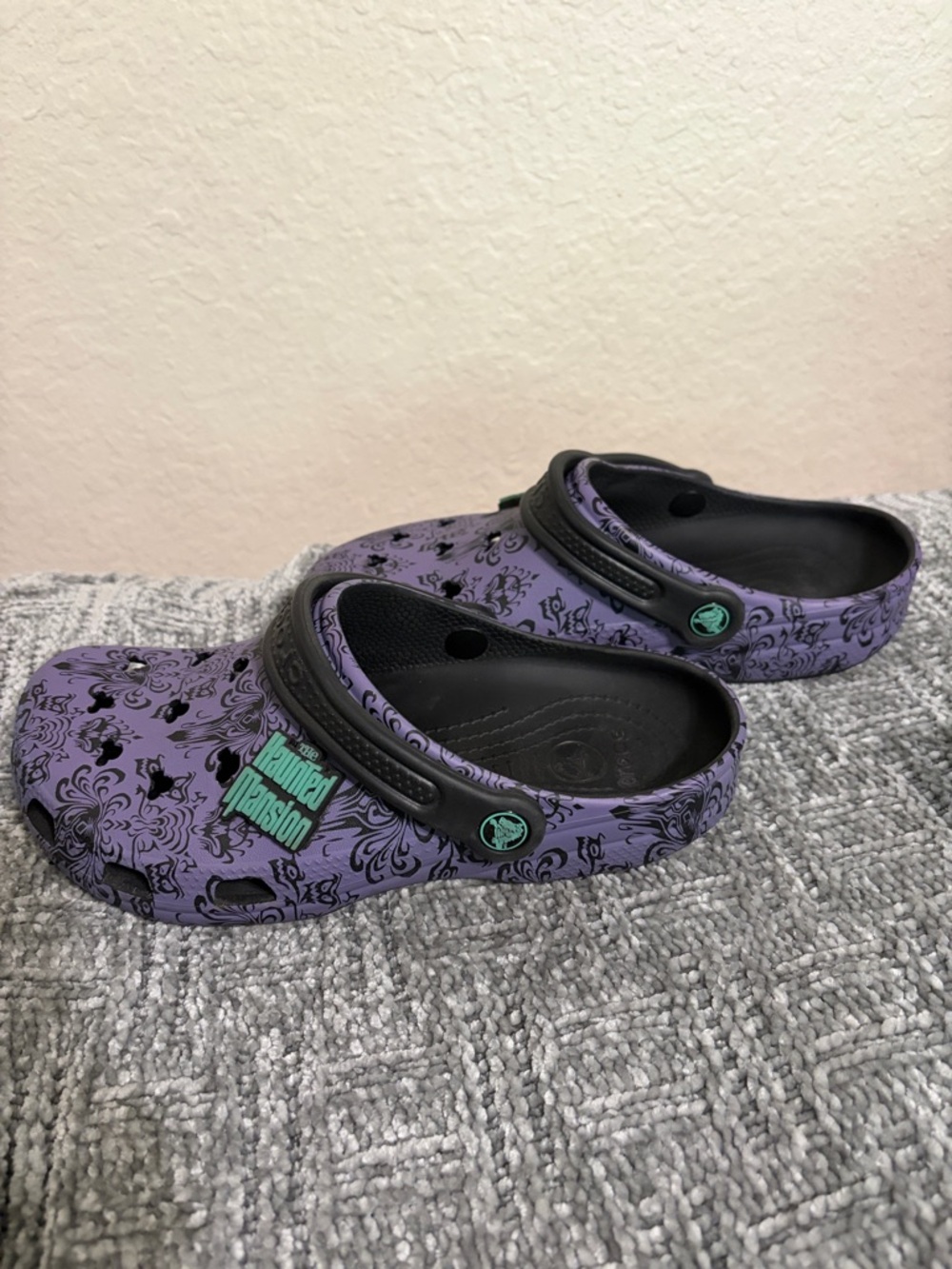CROCS Haunted Mansion - Picture 4 of 7